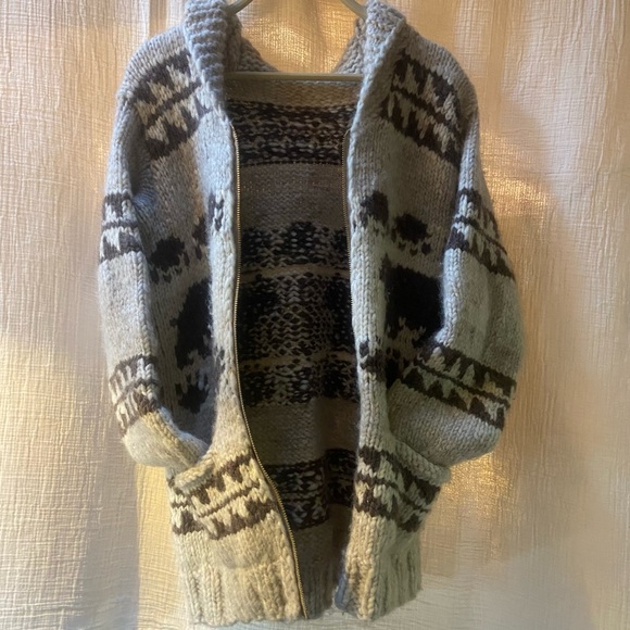 Cowichan Bear Sweater - Picture 3 of 4